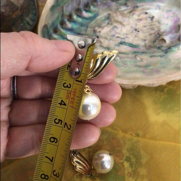 Vintage Dangle Stud Earrings Pearls & Gold Winged Accent BEAUTIFUL! - Picture 11 of 13